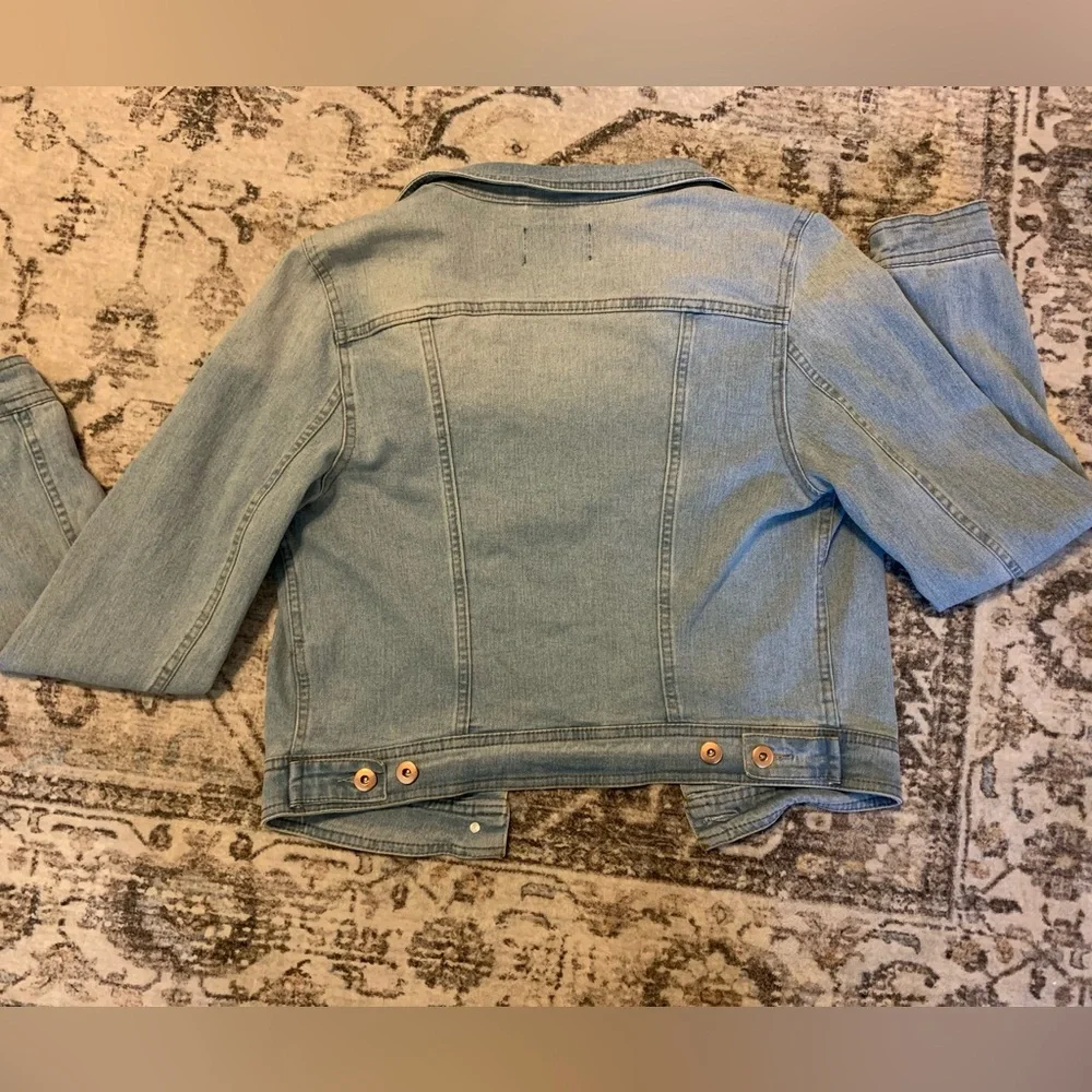 Light blue denim jacket size large/ brand Love Tree - Picture 2 of 6